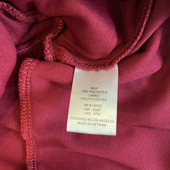 Honey & Rosie Women’s Long sleeve Vneck 3 tier burgundy floral dress size M NWT - Picture 10 of 12